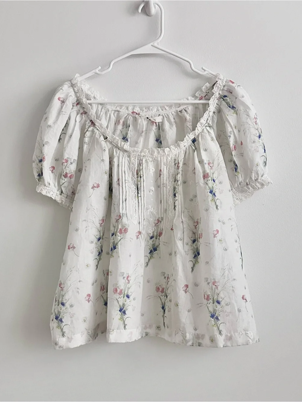 Doen Frederica Painted Bouquet Floral Print Puff Sleeve Short Sleeve Top
